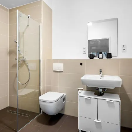 Exquis Luxus 2br Fritz I Balcony I Mercedes & Us Army I Parking I Stuttgart 아파트 뵈브링엔
